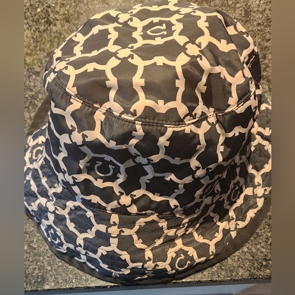 Salvatore Ferragamo Gancini logo Bucket Hat. Luxury Brand. - Picture 1 of 4